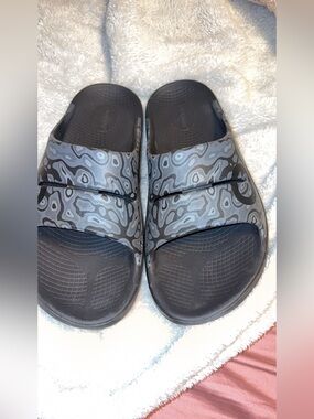 OOFOS Men's Black Water camo Patterned Slide Sandals size 11